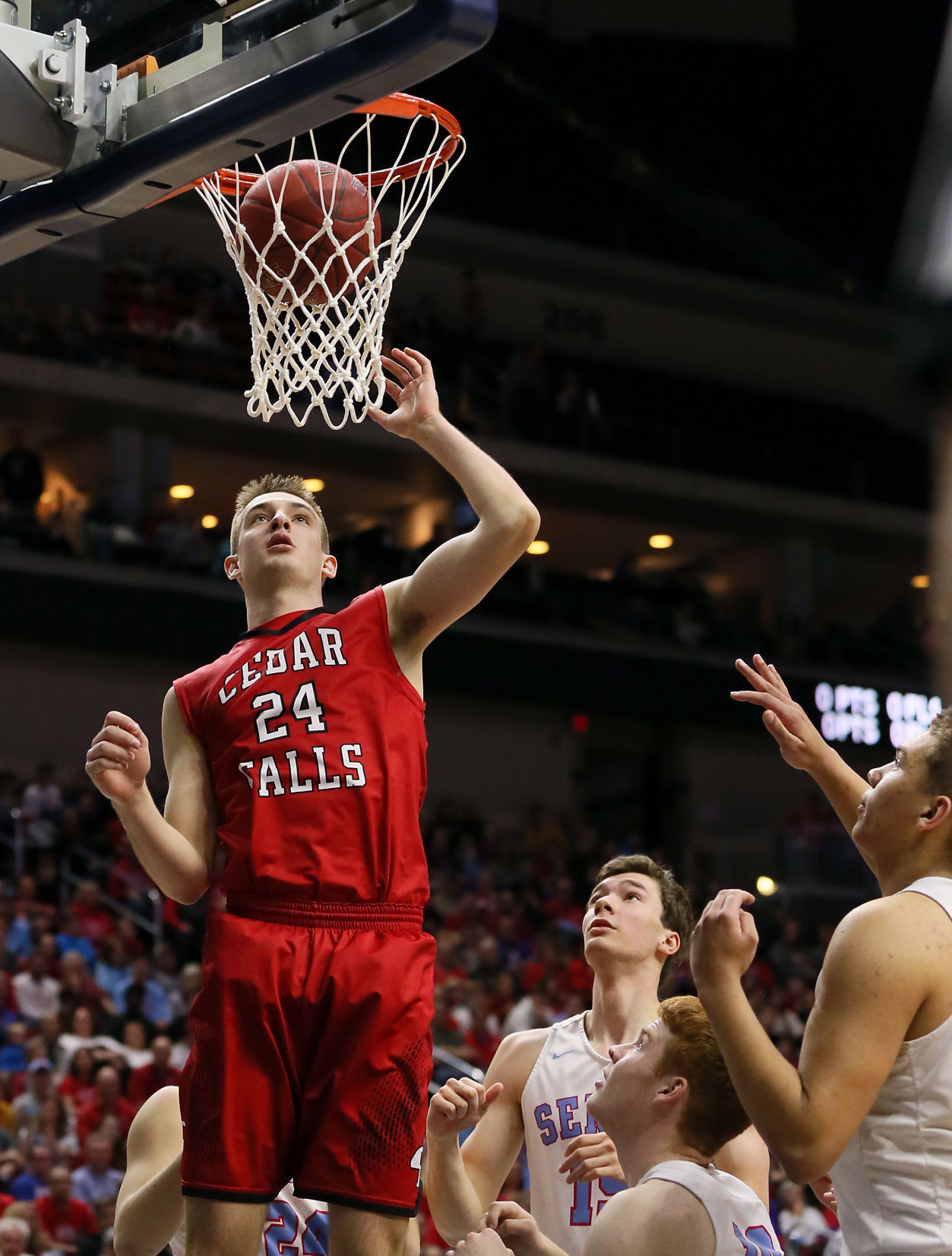 030819-CedarFalls-DubuqueSenior-009